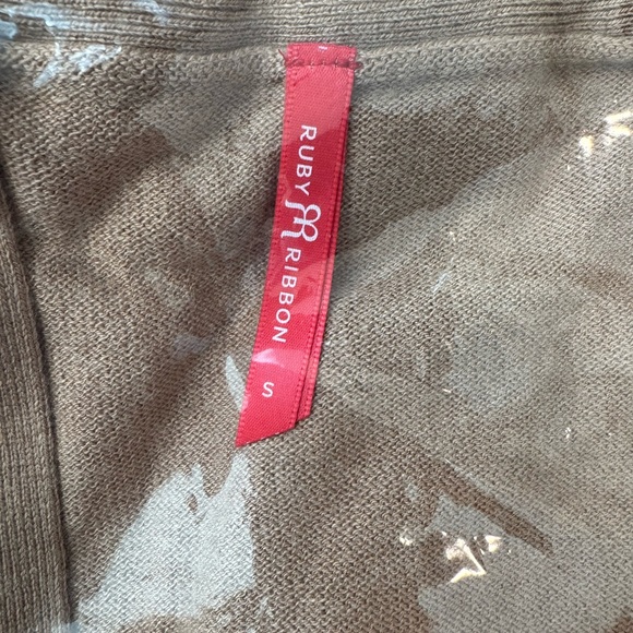 Ruby Ribbon Duster Small - Picture 6 of 7